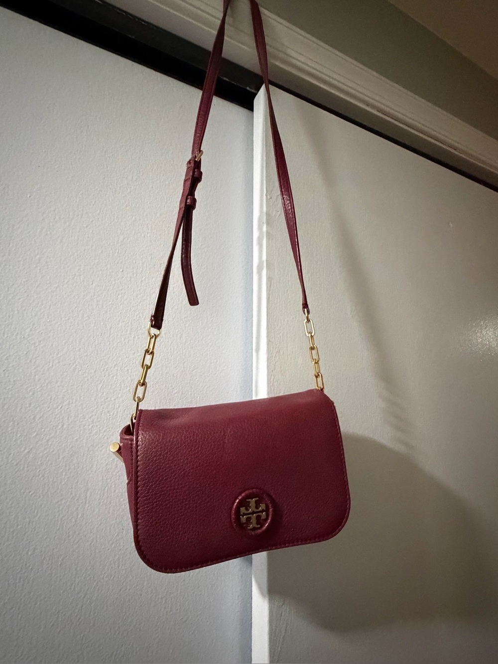 Tory Burch Mini Flap Crossbody Bag โ Burgundy Leather
